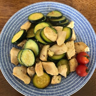 鶏胸肉とズッキーニの柚子胡椒いため